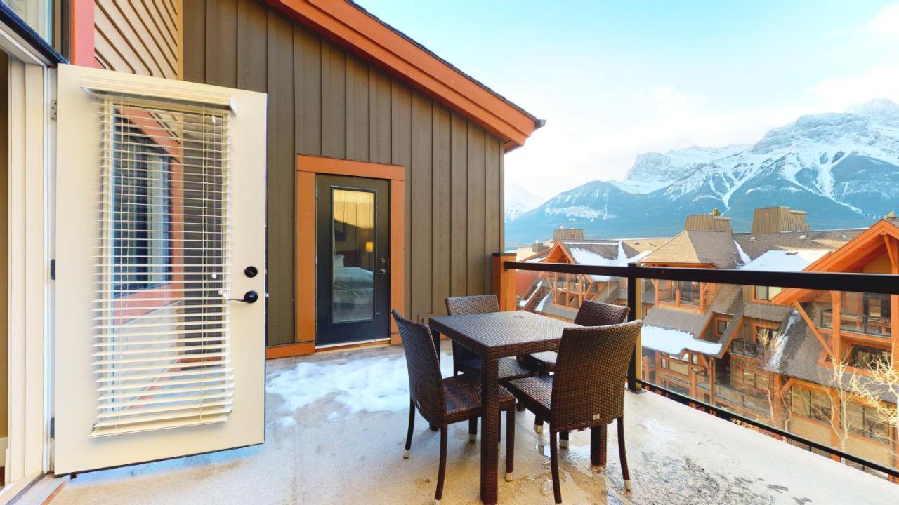 Hotel Spectacular Penthouse With Amazing Views, Indoor Pool And Hot Tub Canmore Esterno foto