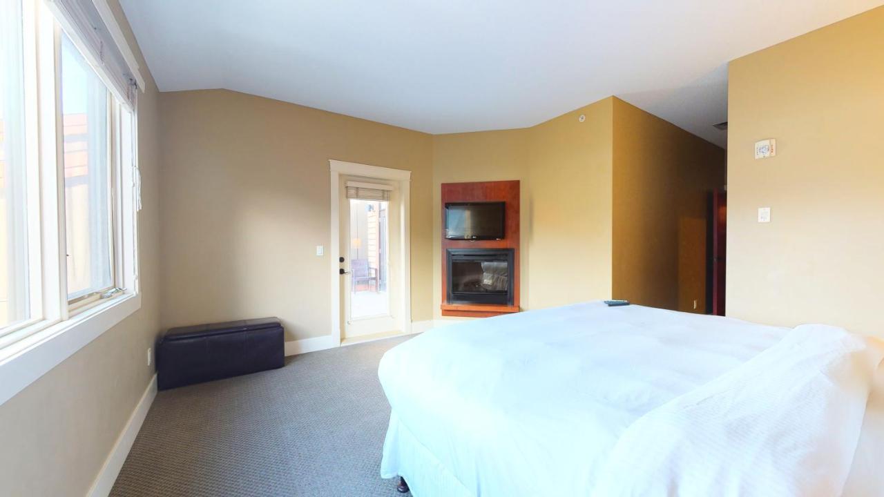 Hotel Spectacular Penthouse With Amazing Views, Indoor Pool And Hot Tub Canmore Esterno foto