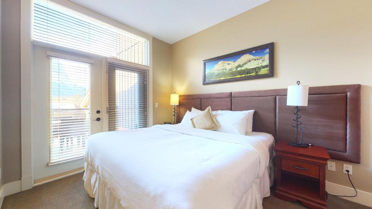 Hotel Spectacular Penthouse With Amazing Views, Indoor Pool And Hot Tub Canmore Esterno foto