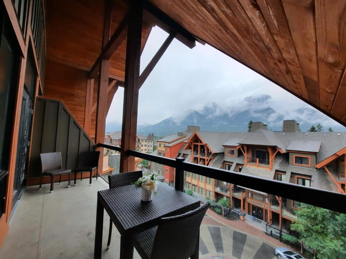 Hotel Spectacular Penthouse With Amazing Views, Indoor Pool And Hot Tub Canmore Esterno foto