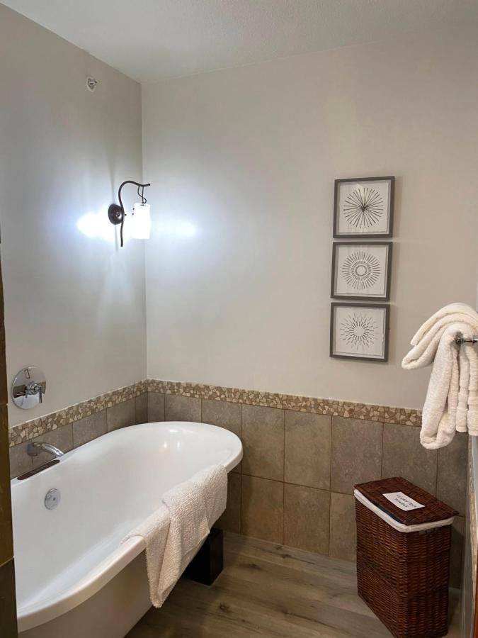 Hotel Spectacular Penthouse With Amazing Views, Indoor Pool And Hot Tub Canmore Esterno foto